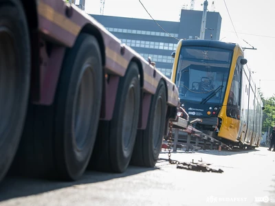 CAF-villamos érkezése (1)
