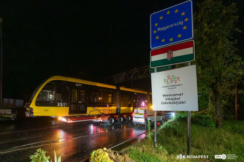 CAF-villamos a parassapusztai határátkelőnél