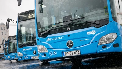 A belvárost a külső kerületekkel összekötő vonalakat szolgálnak ki az új, modern dízel autóbuszok