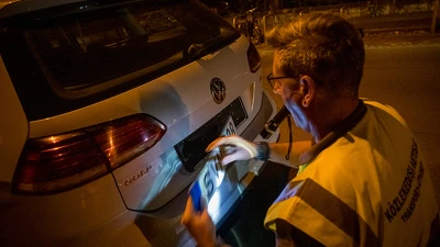 Viber-csoportban szervezett fuvarokat – rendszámlevétellel végződött a rajtaütés