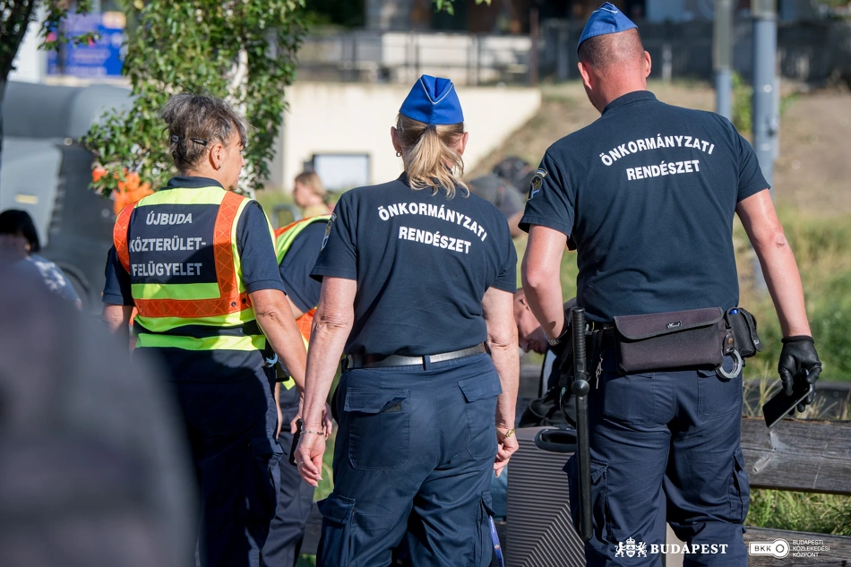 Köztisztasági kezdeményezés Kelenföld vasútállomáson.