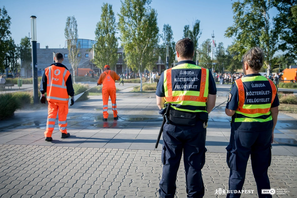 Köztisztasági kezdeményezés Kelenföld vasútállomáson.