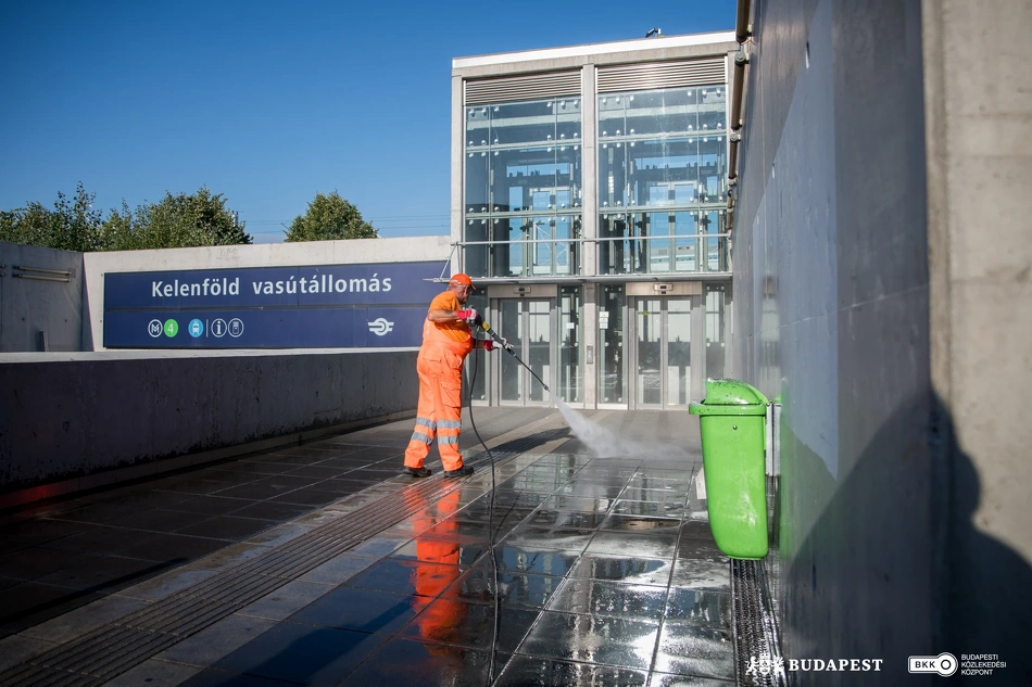Köztisztasági kezdeményezés Kelenföld vasútállomáson.