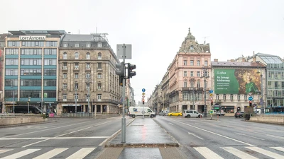 Felújítási munkák miatt szombattól jelentős közúti korlátozásokra kell számítani az Astoriánál