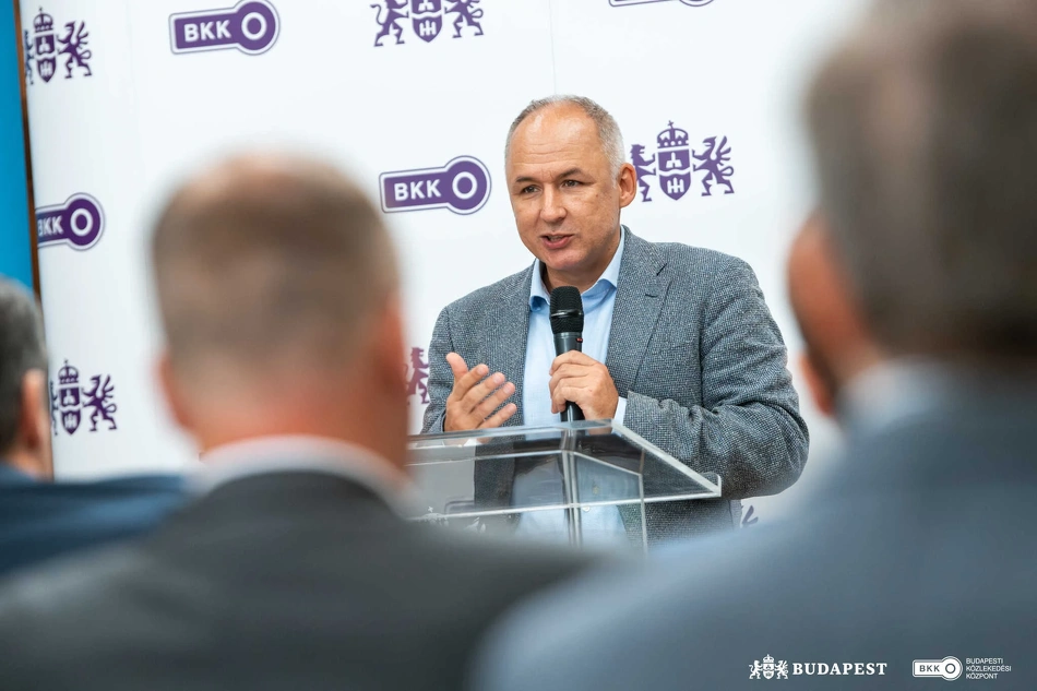 Bodor Ádám sajtótájékoztatón