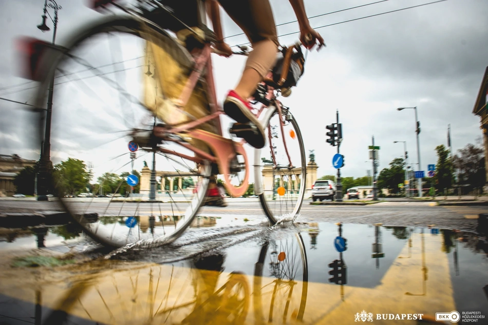 Kerékpározás a fővárosban.