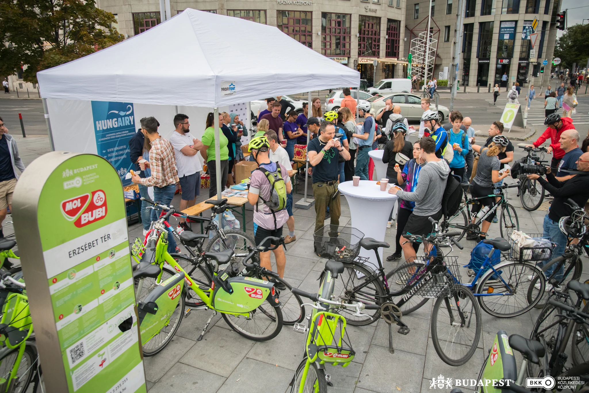 Bringás reggeli az Erzsébet téren
