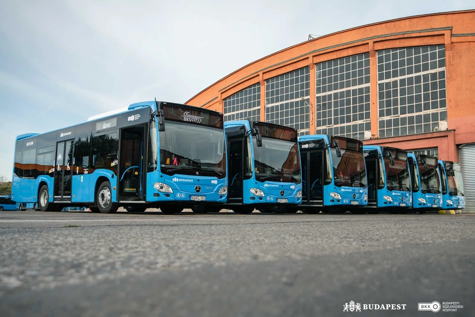 Új Mecedes-Benz Citaro K típusú maximidi buszok