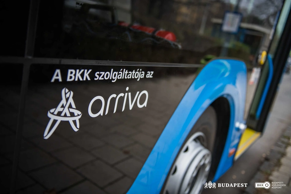 Matrica az új MAN busz oldalán