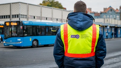 Tíz járat több mint 60 ezer utasát ellenőrizték októberben a rendőrökkel a BKK-jegyellenőrök