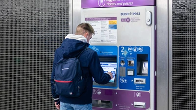 Elindult a BKK jegy- és bérletautomatáinak felújítása - Hetente tíz felújított automatát helyeznek üzembe