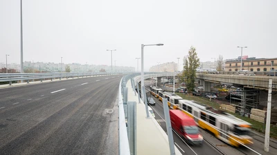 Szombat délutántól szabad az út a Flórián téri felüljárók déli hídján!