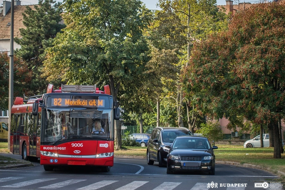 82-es trolibusz forgalomban
