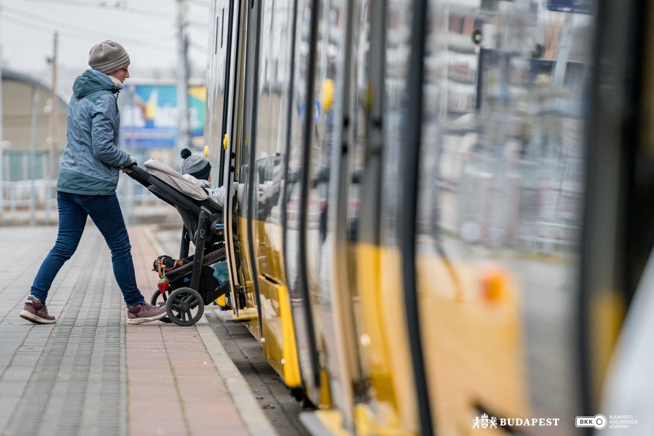 Új CAF-villamos forgalomban.