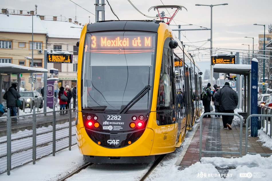 CAF-villamos Budapesten.