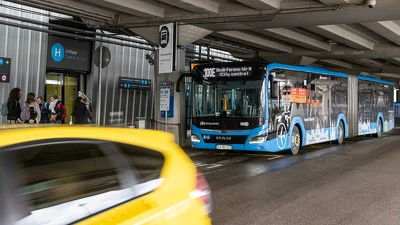 A késői repülőjáratokhoz igazítja menetrendjét a BKK