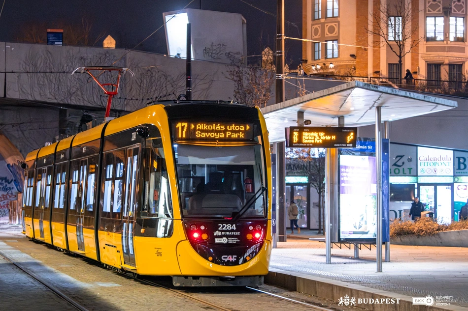 2284-es CAF-villamos.