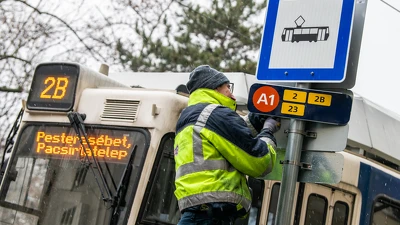 A Jászai Mari téren is korszerűsítette az utastájékoztatást a BKK