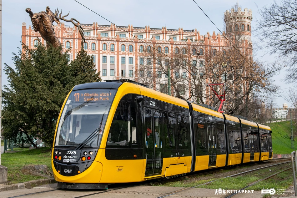 CAF-villamos Budapesten.