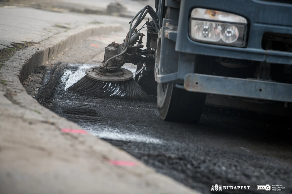 Elkezdődött az útfelújítás Újpesten.