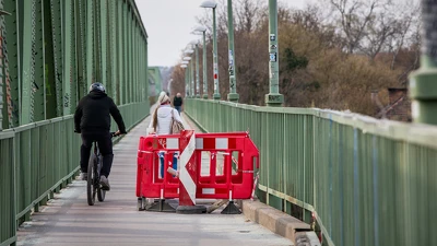Felújítják az Újpesti vasúti híd gyalog- és kerékpárútját 