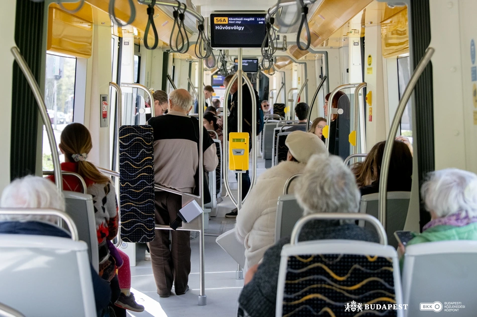 CAF-villamos forgalomban.