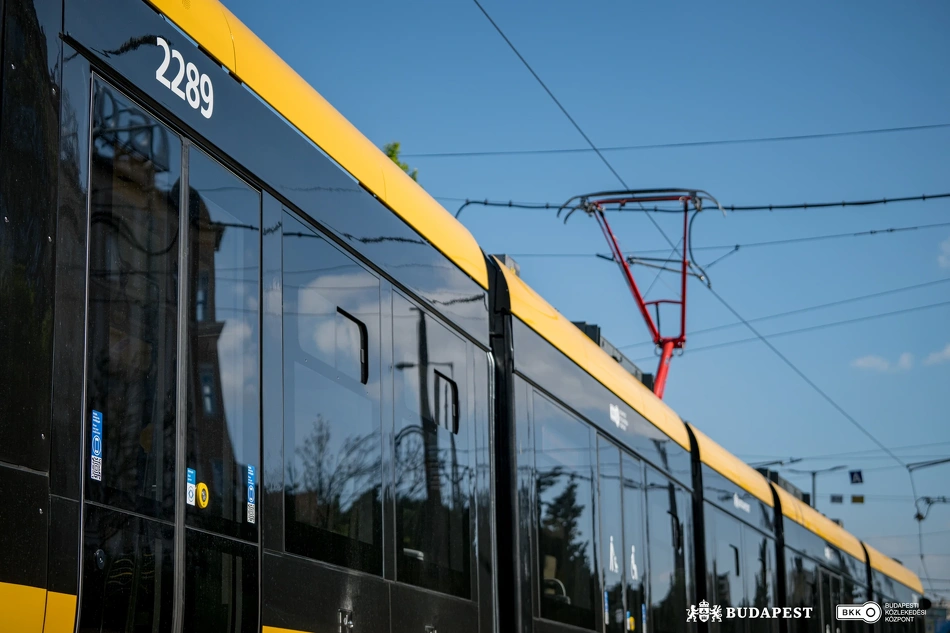 CAF-villamos forgalomban.