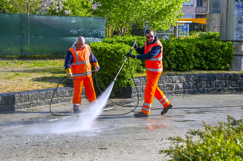 Köztisztasági akció Újpest-városkapunál.