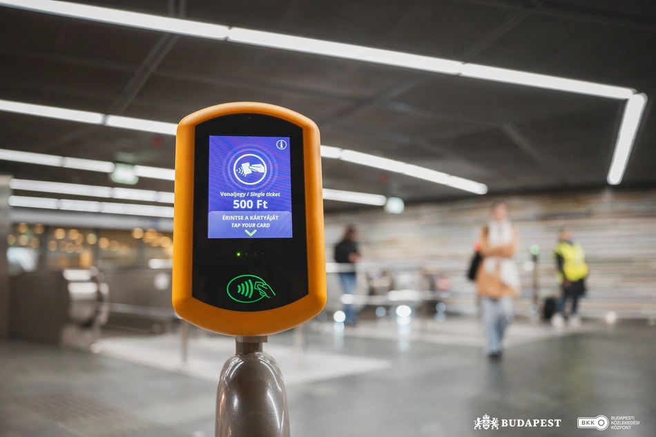 Pay&GO validátor a metróban
