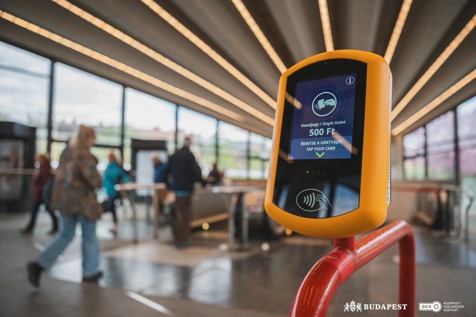 Pay&GO validátor a metróban