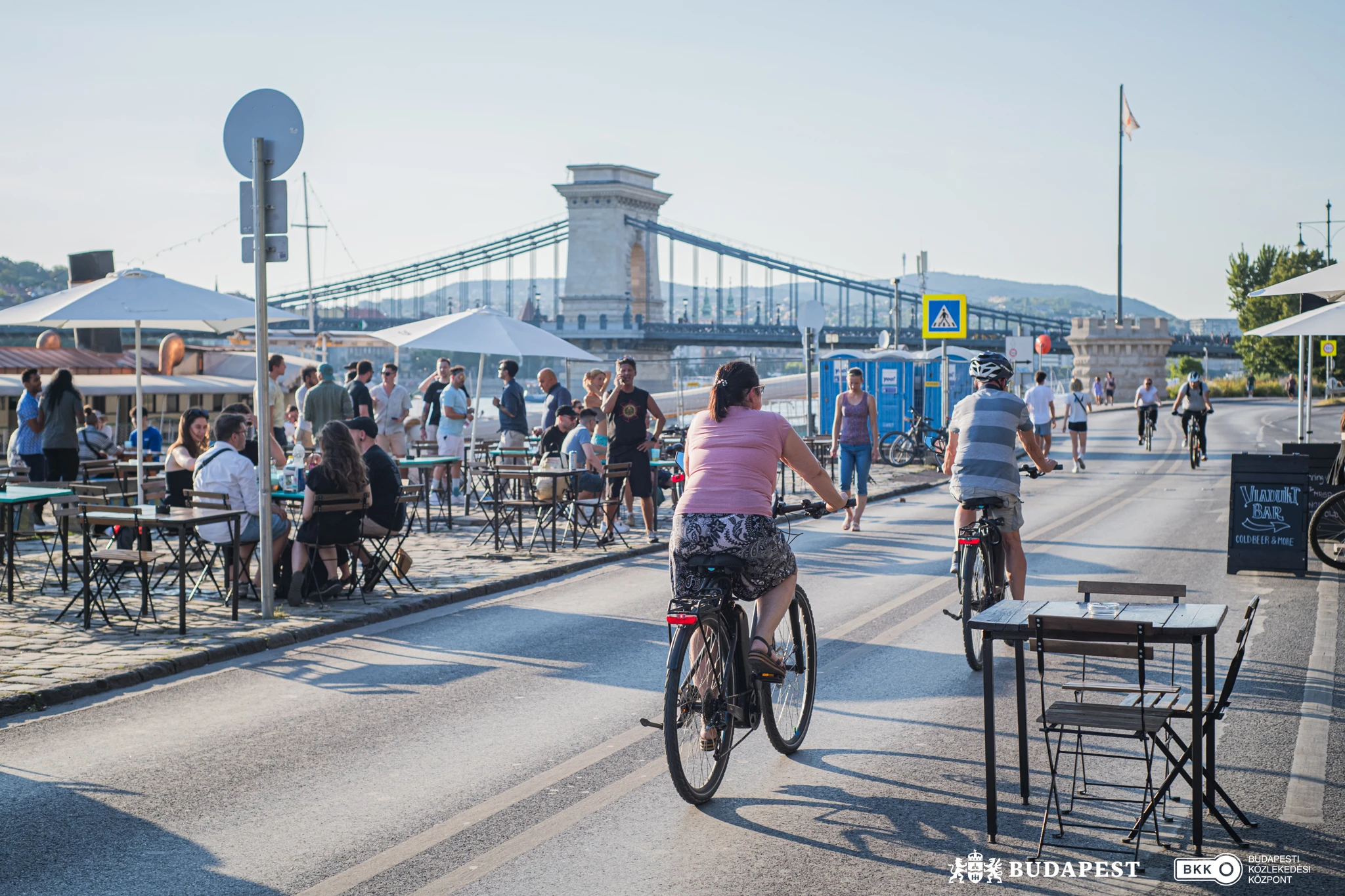 Pesti alsó rakpart megnyitva a gyalogos és kerékpáros forgalom előtt