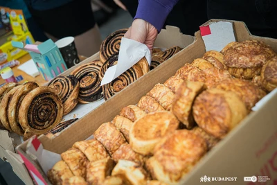 Korábbi bringásreggeliről kép