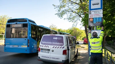 A Nagykőrösi út / Határ út csomópontban is új utastájékoztató táblákat helyezett ki a BKK