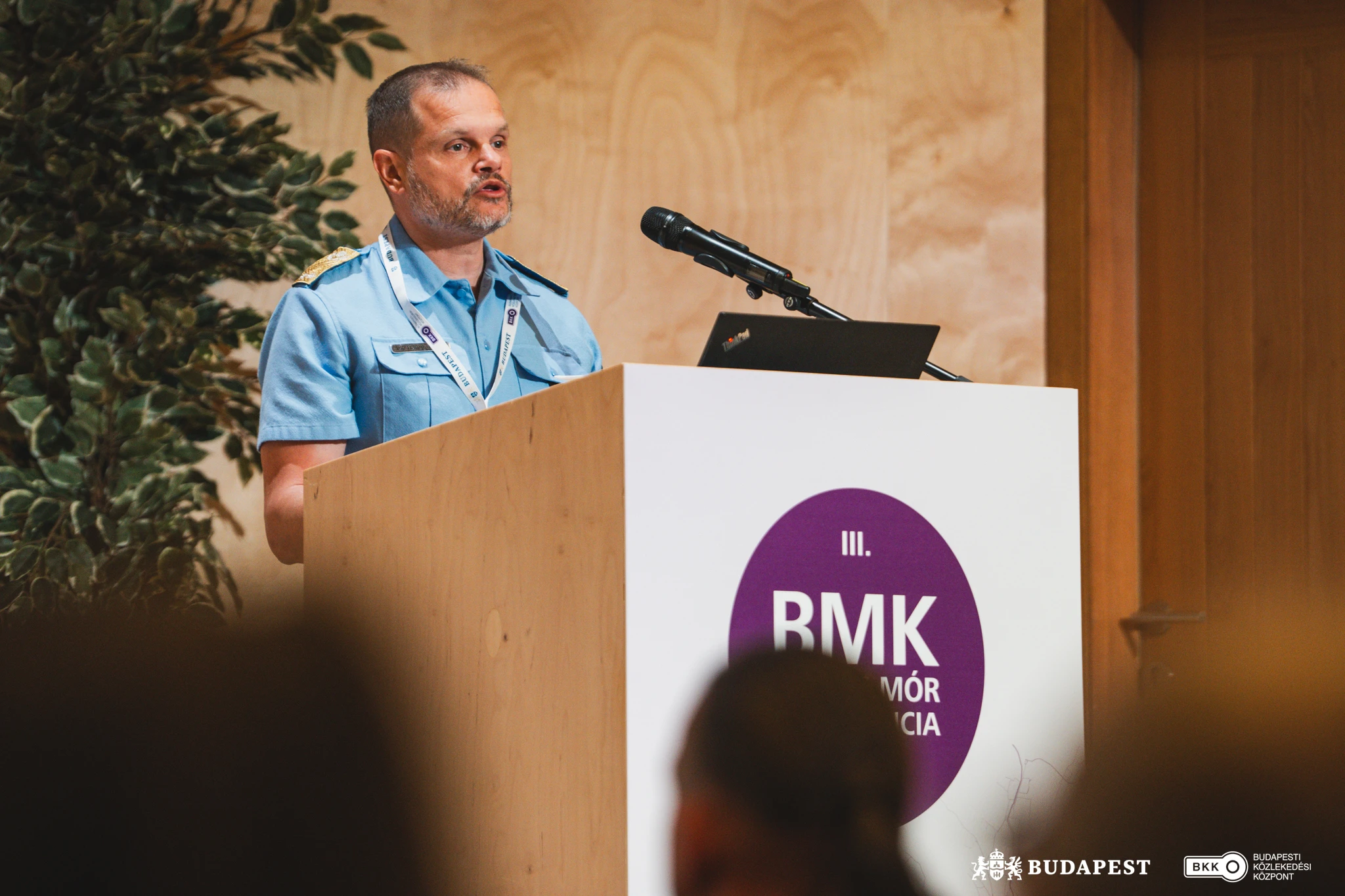 Dr. Terdik Tamás, Budapest rendőrfőkapitánya előadást tart a BMK pulpitusánál