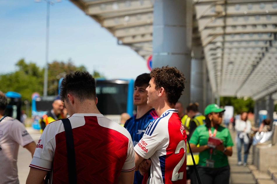 Angol szurkolók a budapesti reptéren