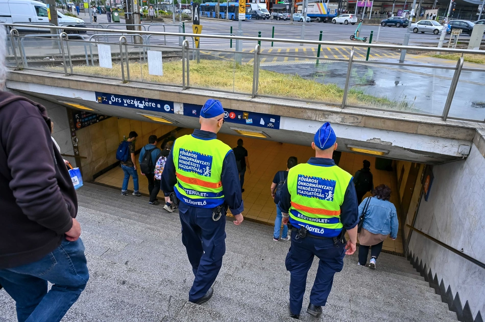 Köztisztasági és közrendvédelmi akció az Örs vezér terén.