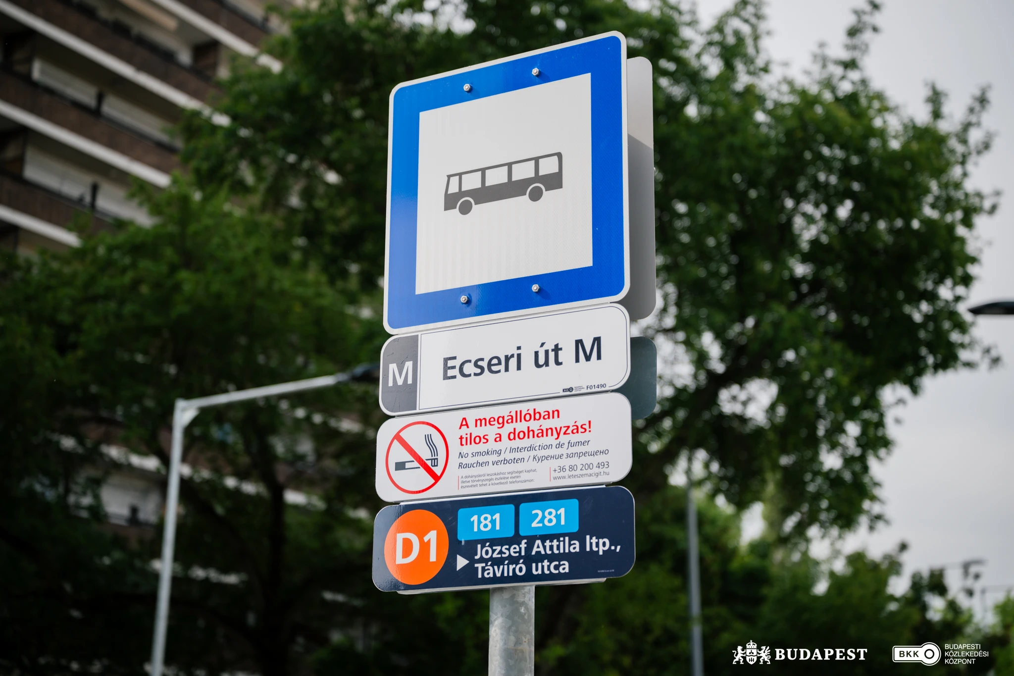 Megállóhelytábla az Ecseri útnál