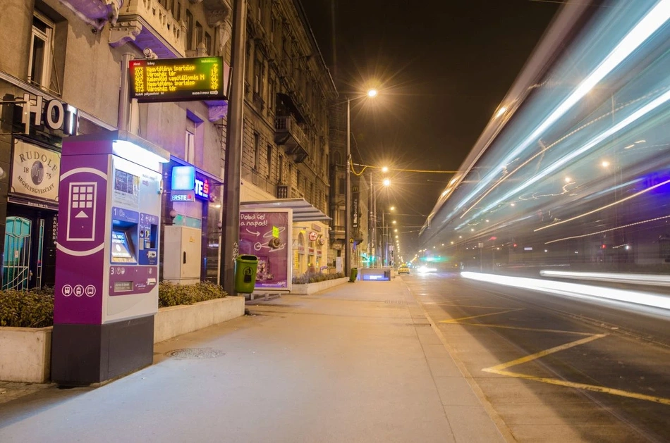 Éjszaja a Keleti pályaudvarnál