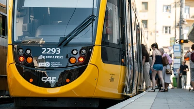 Már a 36. és a 37. új CAF-villamos is utasokat szállít Budapesten