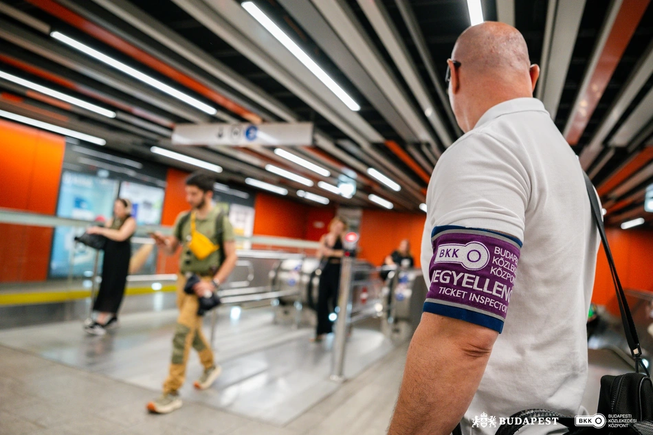 Köztisztasági és közrendvédelmi akció a Nyugati pályaudvarnál.