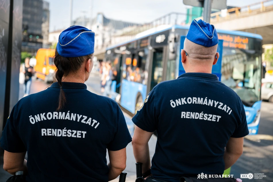 Köztisztasági és közrendvédelmi akció a Nyugati pályaudvarnál.