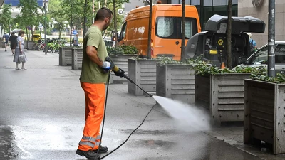 A Déli pályaudvarnál folytatódott a BKK összehangolt köztisztasági és közbiztonsági akciósorozata