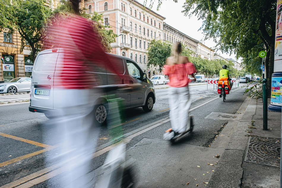 Közlekedők a Nagykörúton