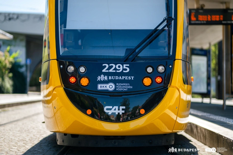 A 2295-ös pályaszámú CAF-villamos