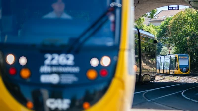 Megérkeztek az uniós források: 45 új CAF-villamos beszerzését finanszírozza az RRF