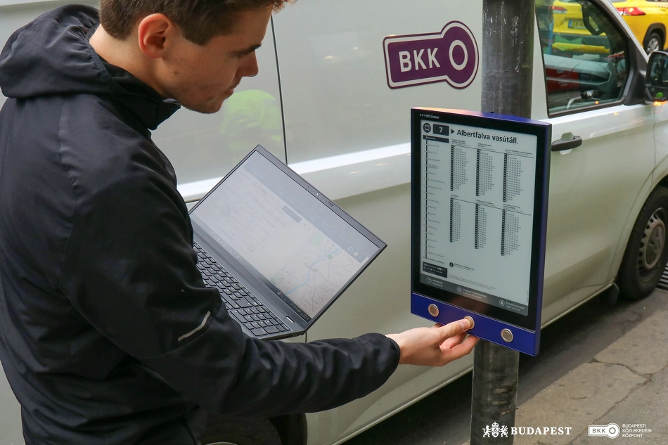 Digitális menetrendi tábla üzembehelyezése