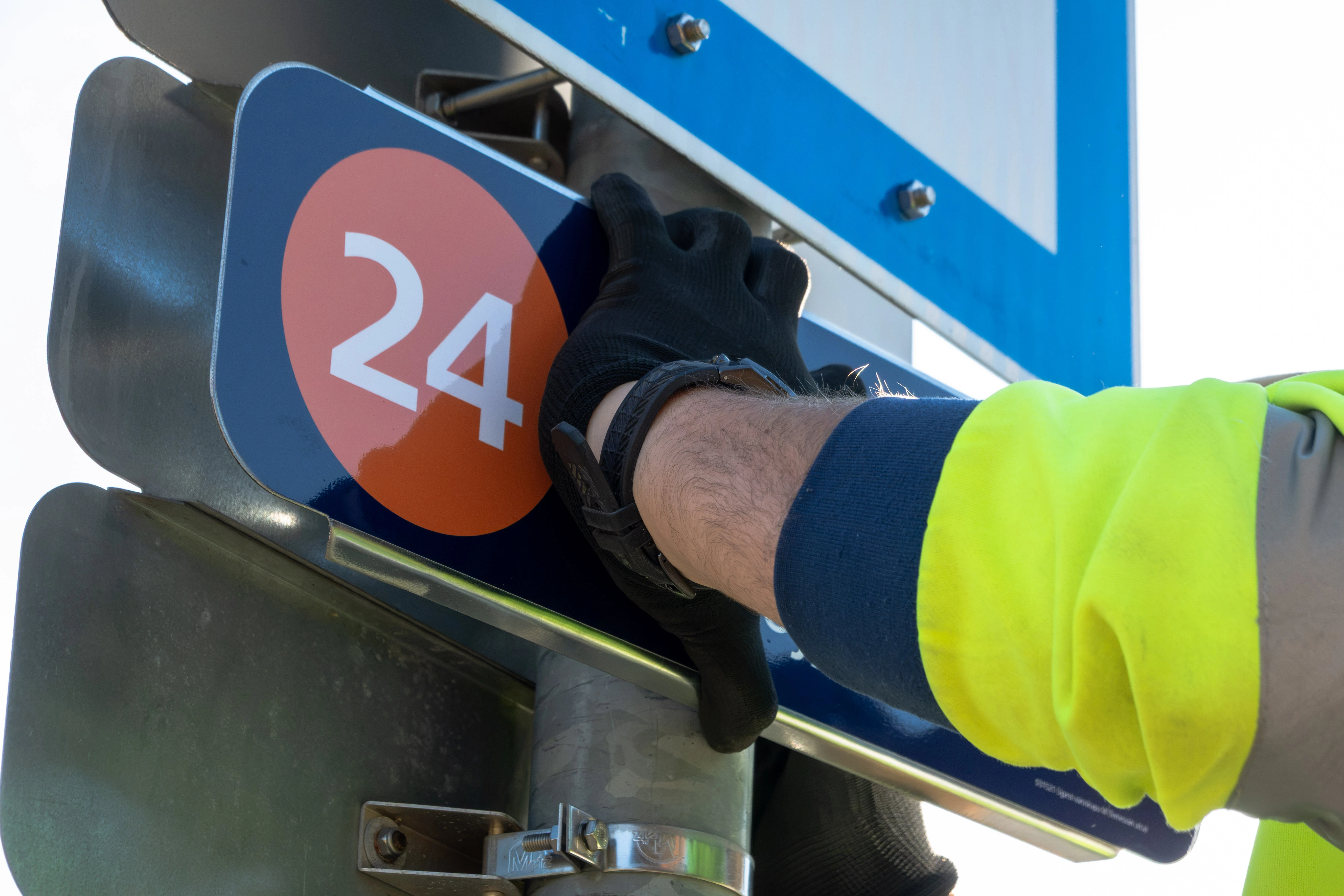 Új utastájékoztató táblák Újpest-városkapu metróállomás környékén